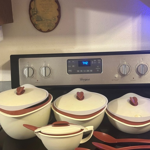 Cream and Red Cookware Set with Ceramic Pots - Picture 10 of 10